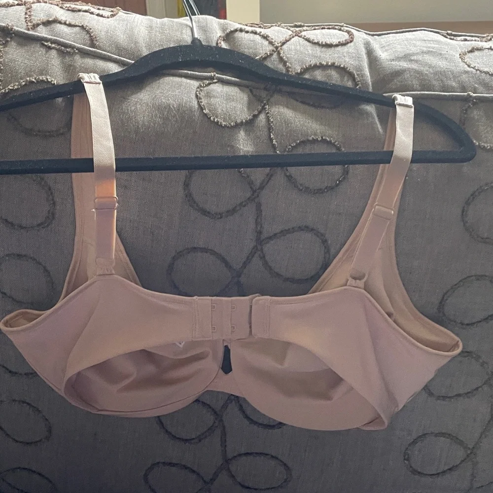 Lilyette Bra nude 38D .  Unpadded underwire style.  Adjustable straps.  EUC - Picture 7 of 12